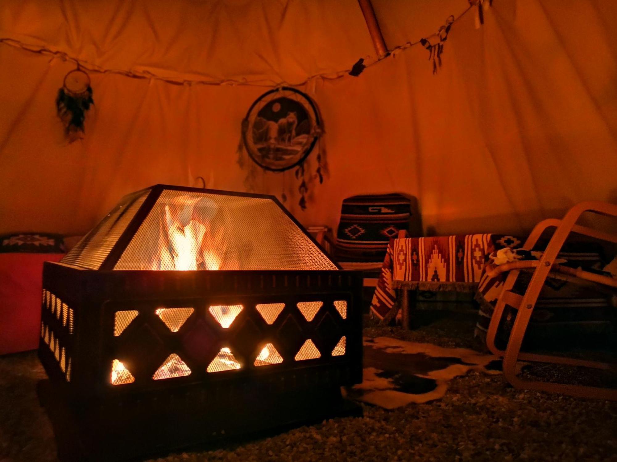Teepee Camp Lounky Hotel Chodouny Екстериор снимка